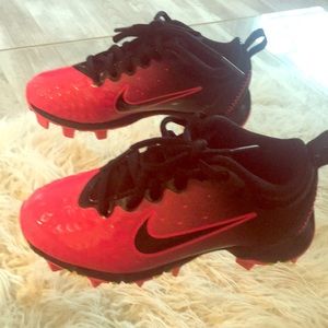 Nike girls T-Ball Cleats Size 10 (Toddler)